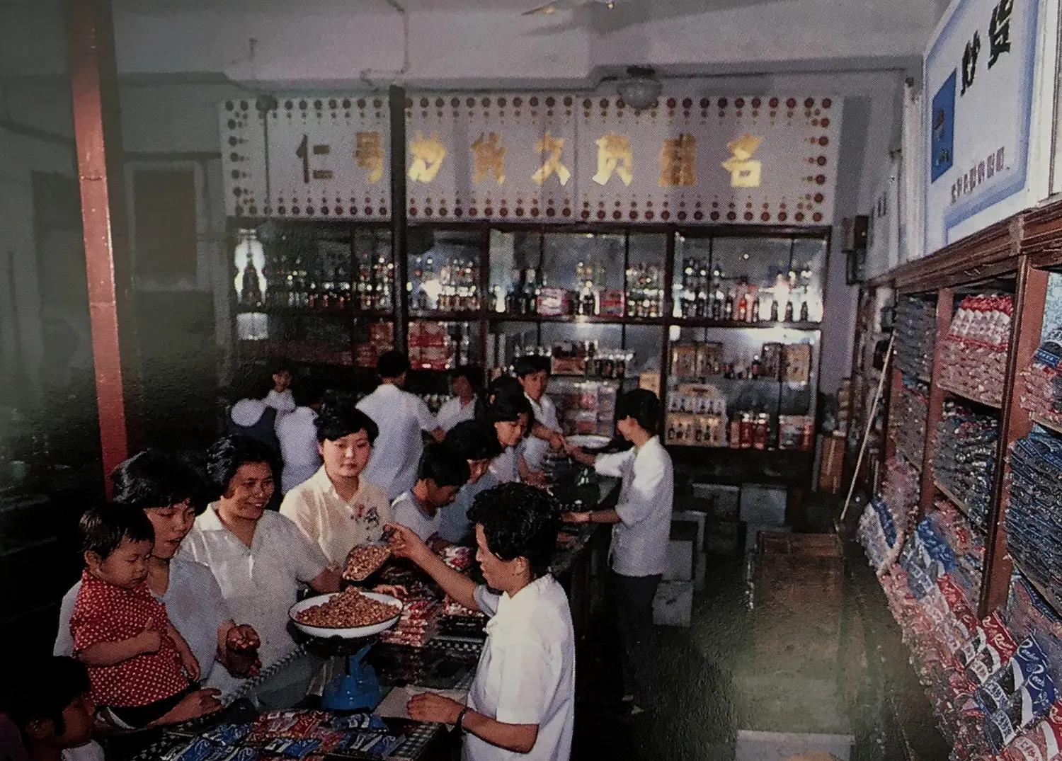 许家印算什么？这个女*子骗**狂揽32亿事发后*债讨**人排满四层楼