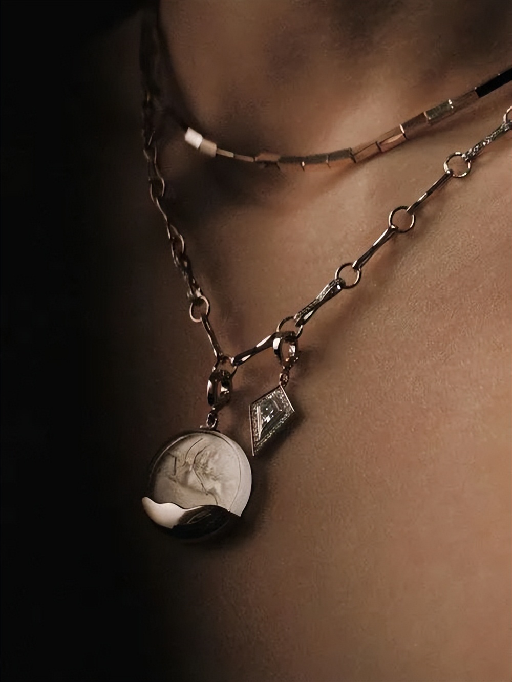 18K为什么比24K更受欢迎？揭秘珠宝圈的“*规则潜**”