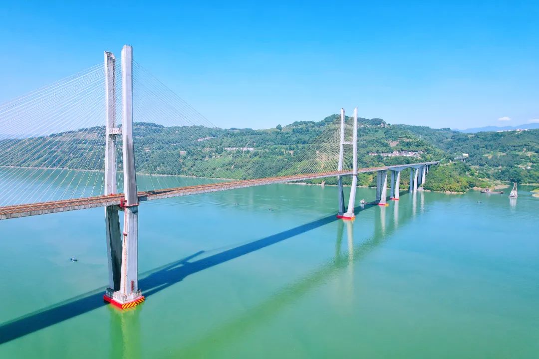 防碰撞预警系统位置,实现主动防撞预警全覆盖