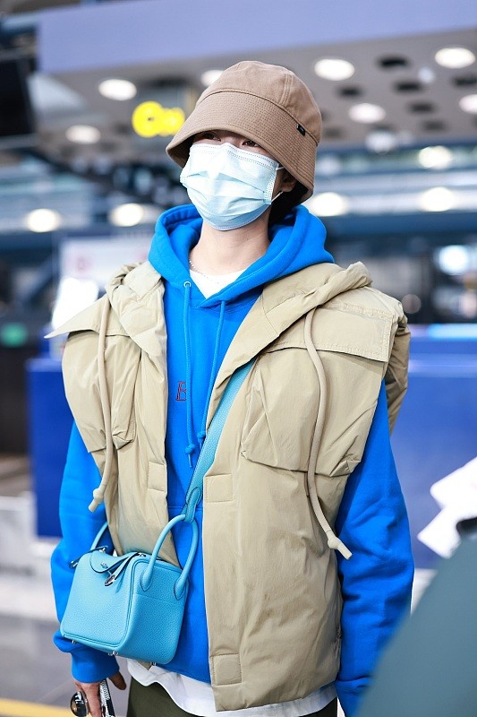 郁可唯同款薄纱背心,郁可唯同款棉服