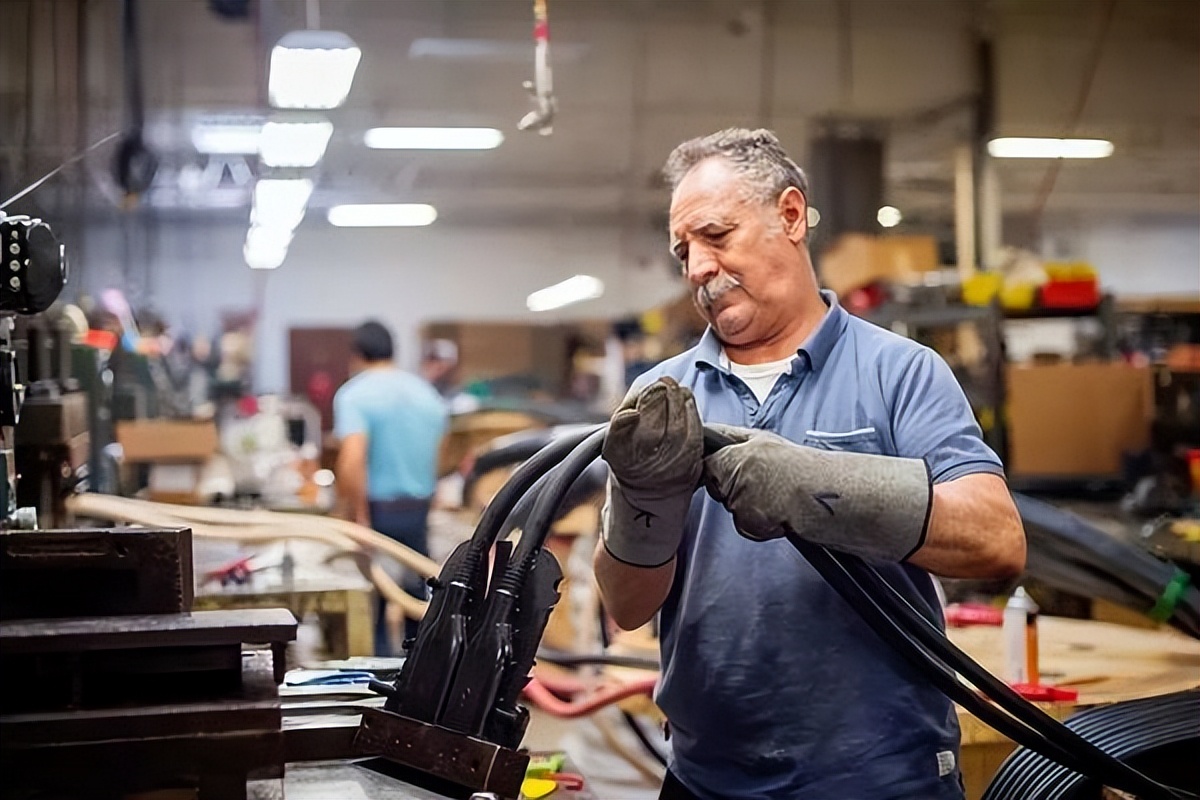 为啥咱人民币不能自由兑换美元？因为有人说了，仨条件不能都满足