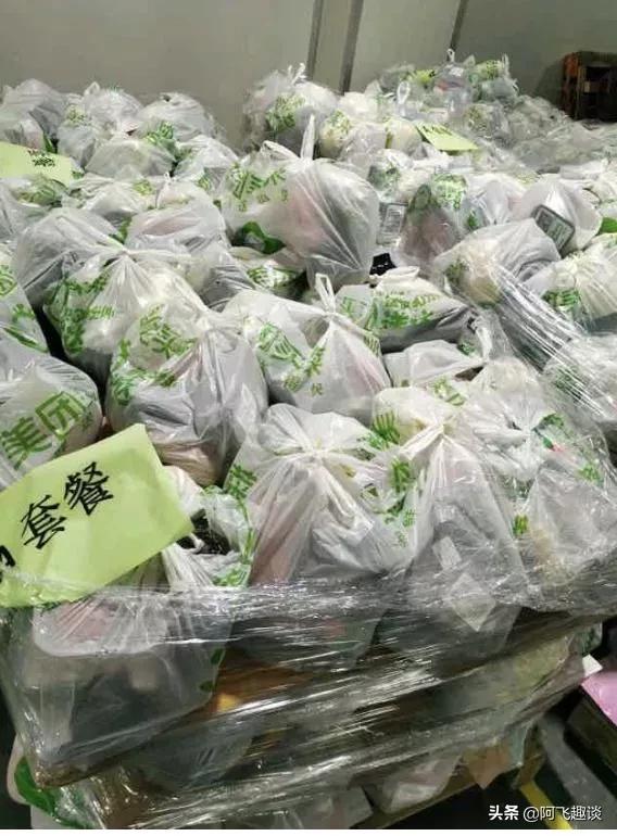 上海疫情下，1个人7个小时给41栋楼居民，送超1吨包裹。最美逆风