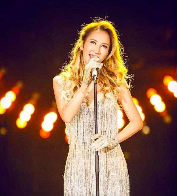 带着微笑却心理抑郁,抑郁的笑容图片