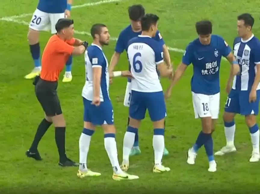 中超联赛奇葩一幕,中超奇葩场景