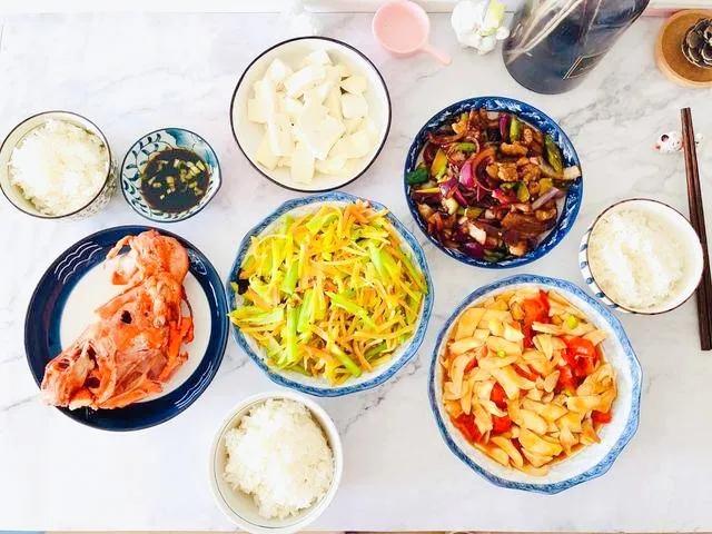 三世同堂家庭花销,一般家庭订婚花销