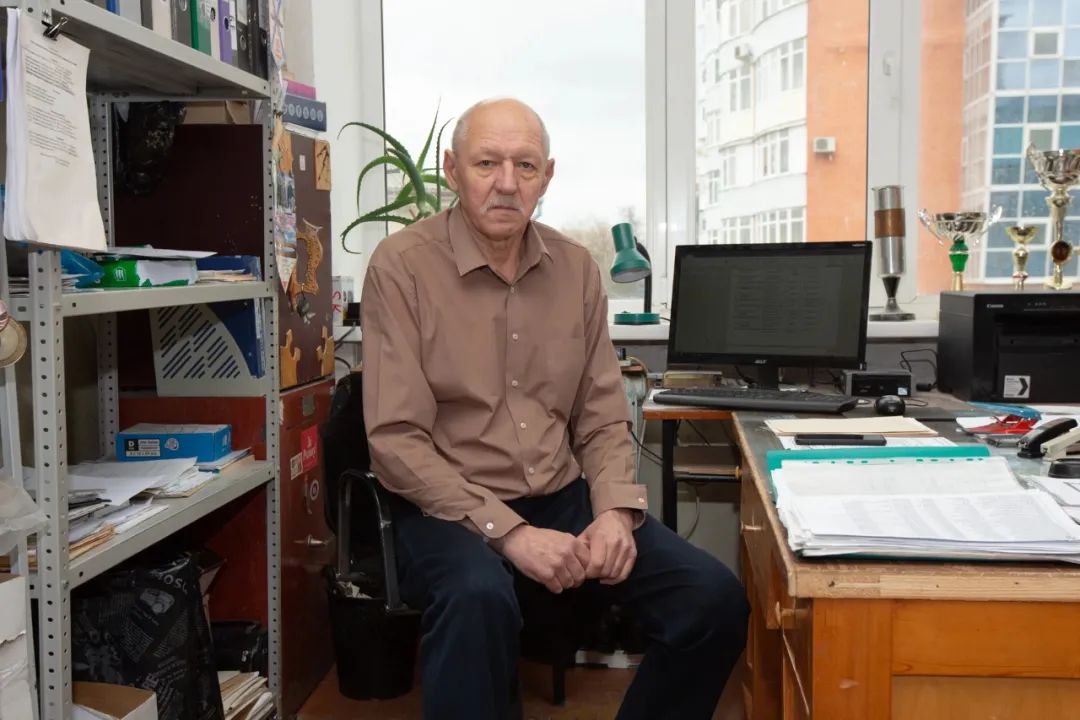 电波的浪漫|俄罗斯业余无线电爱好者的隐秘生活和DIY连接的力量