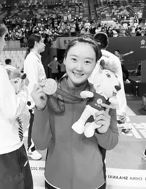 山西女篮队长武桐桐手术顺利！新赛季WCBA联赛本月底开赛，山西女篮教练和队友以及球迷等她满血归来