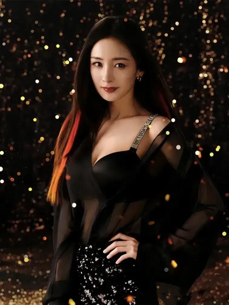 杨幂性感女神内衣秀惊艳照片，离婚后大幂幂放飞自我了！