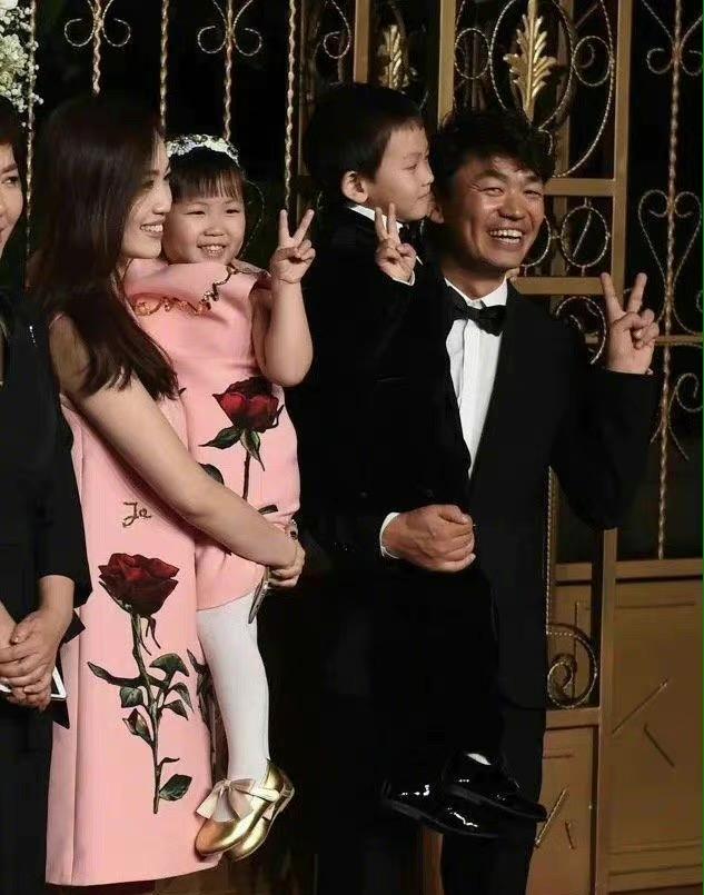 黄晓明Angelababy离婚，回顾两人世纪婚礼嘉宾现状，有7对离婚