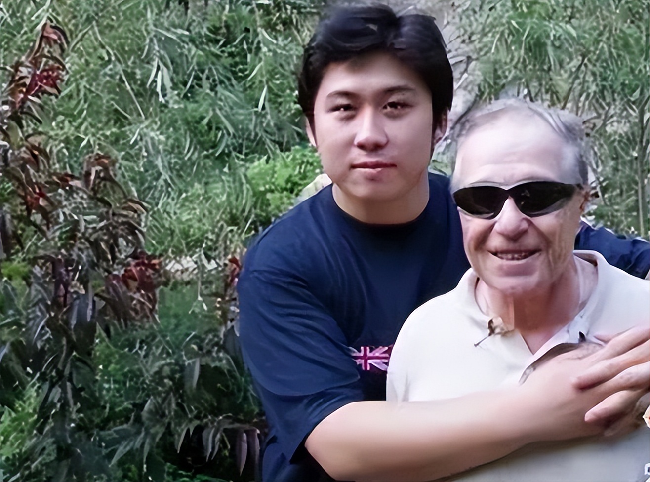 河南小伙报恩瑞士房东素材,中国小伙为英国房东养老