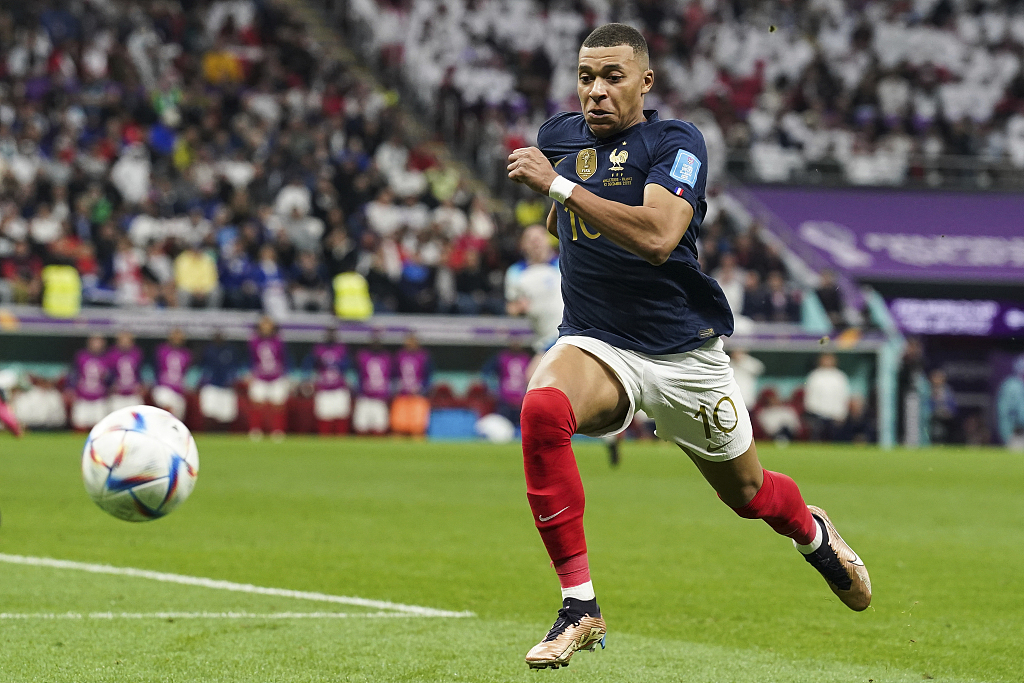 英超名宿评价梅西,夸赞梅西的足球名宿