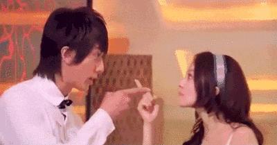 孙燕姿凭什么和周杰伦媲美,能打败周杰伦的只有孙燕姿