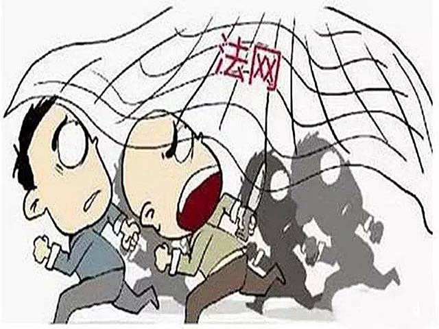 91年江西小伙舞厅害人，老兵父亲包庇26年，面对警方直言不知道