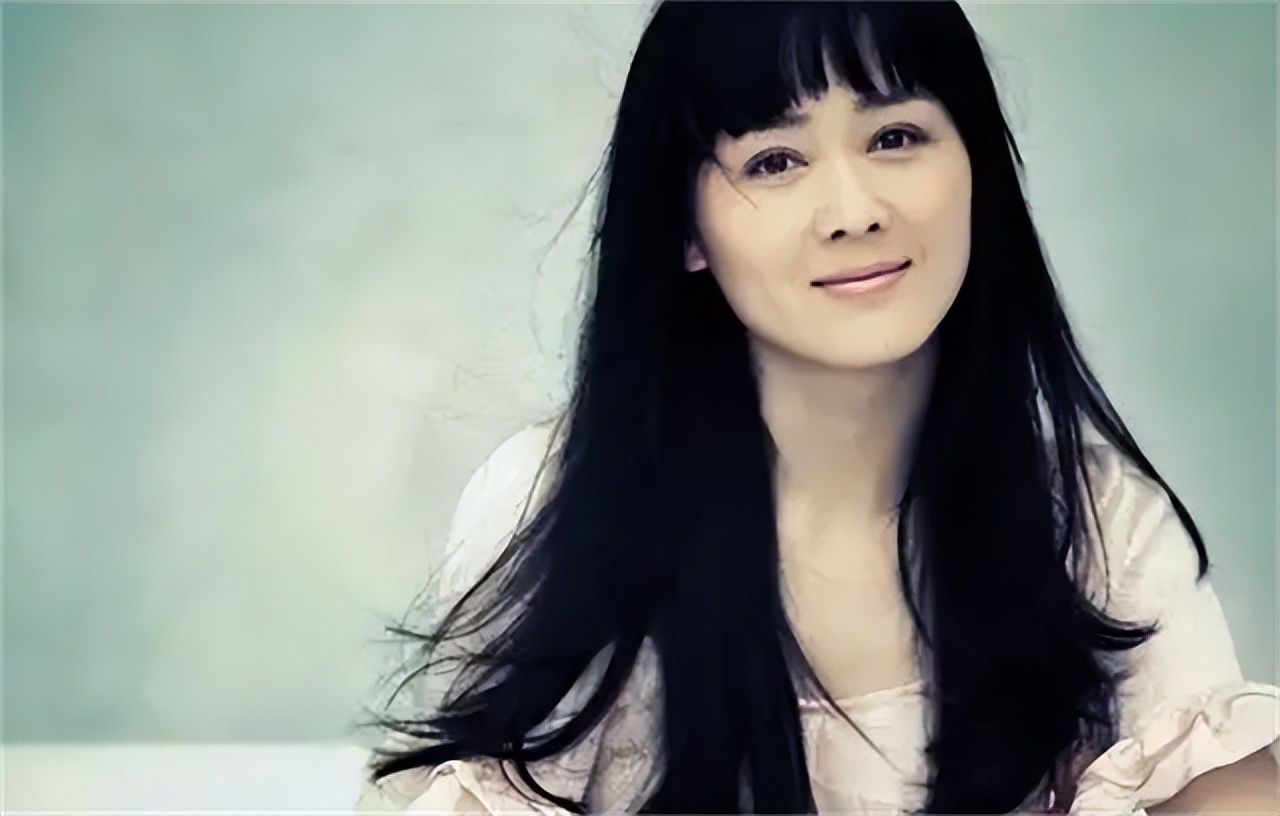 体操冠军嫁入豪门被家暴,体操冠军嫁50岁男友