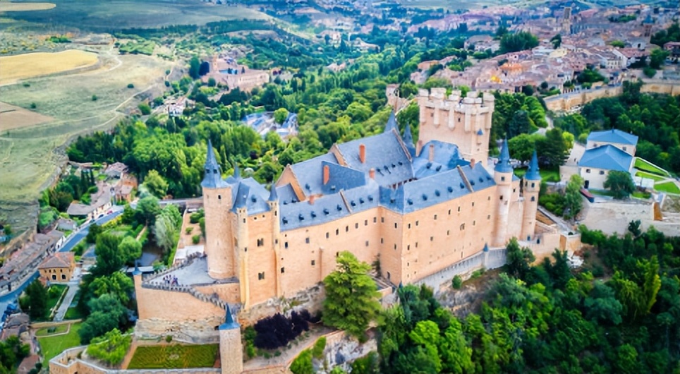 中世纪欧洲城堡防御工事体系,中世纪城堡防御系统