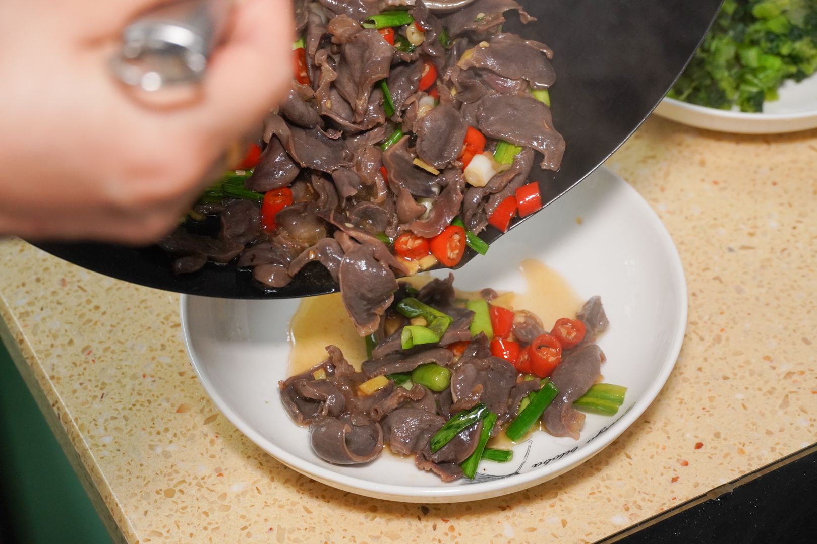 健康好吃的饭菜需要一口好锅,居派极铁炒锅测评