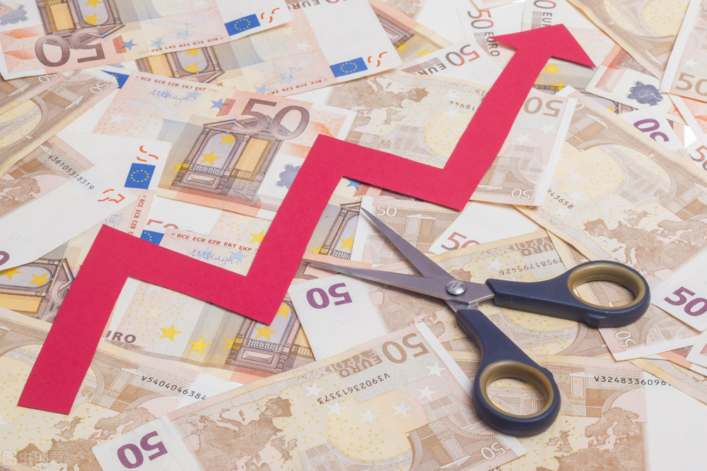 钱在贬值买什么可以升值,钱在银行贬值怎么办