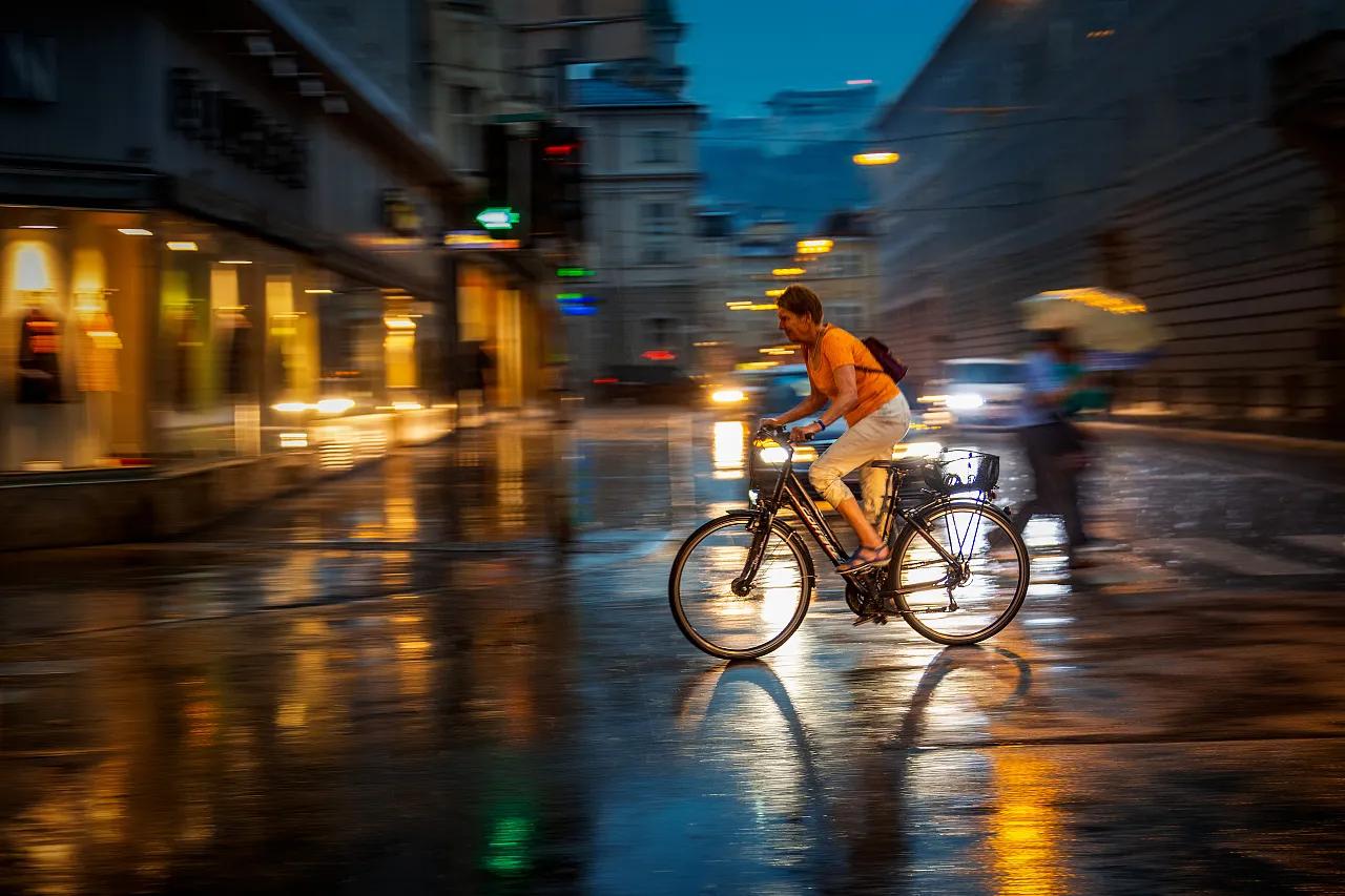 生活的苟且配不上诗和远方,生活中不只是苟且还有诗和远方