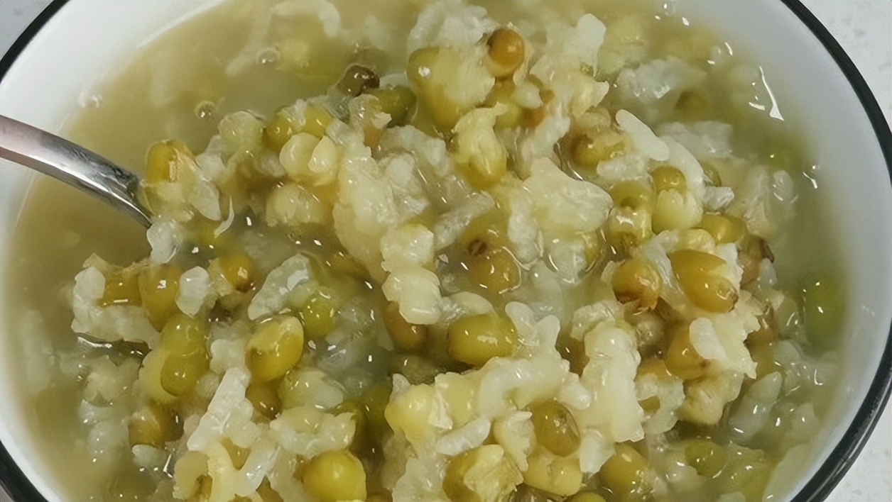 老年人肝火旺睡眠不好怎么调理,中老年人肝火重多吃这十种菜