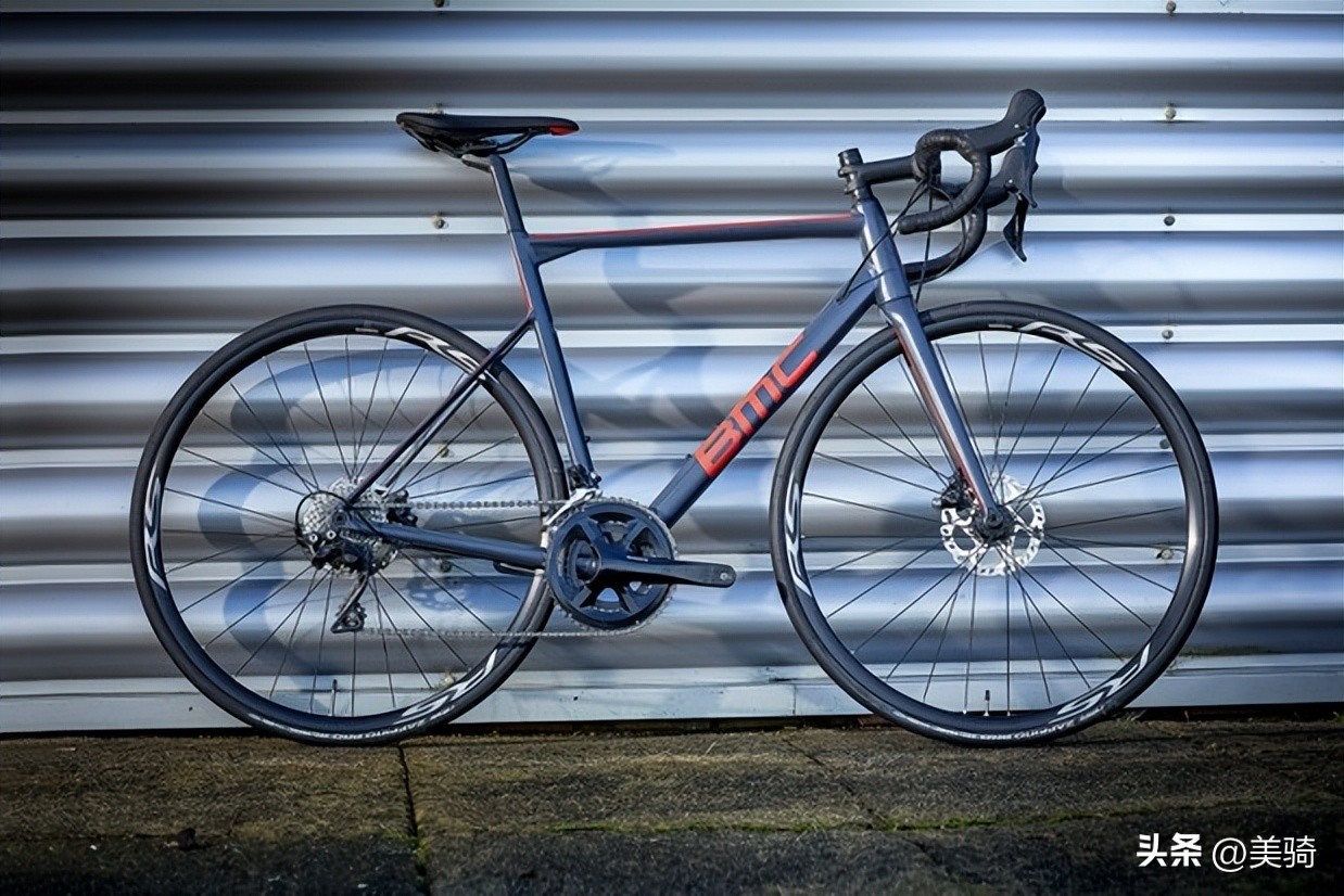 外媒评最佳十款汽车,2022年最值得买的公路车