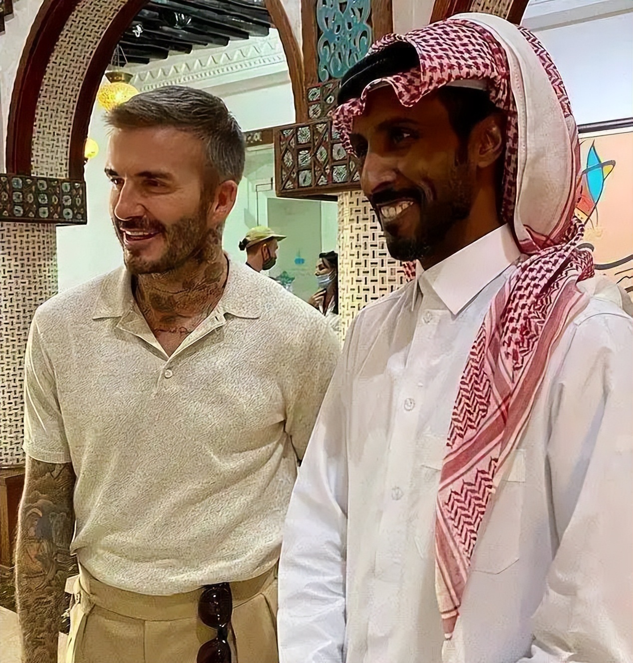 卡塔尔世界杯投入2000亿谁赚了,卡塔尔为世界杯花费多少钱