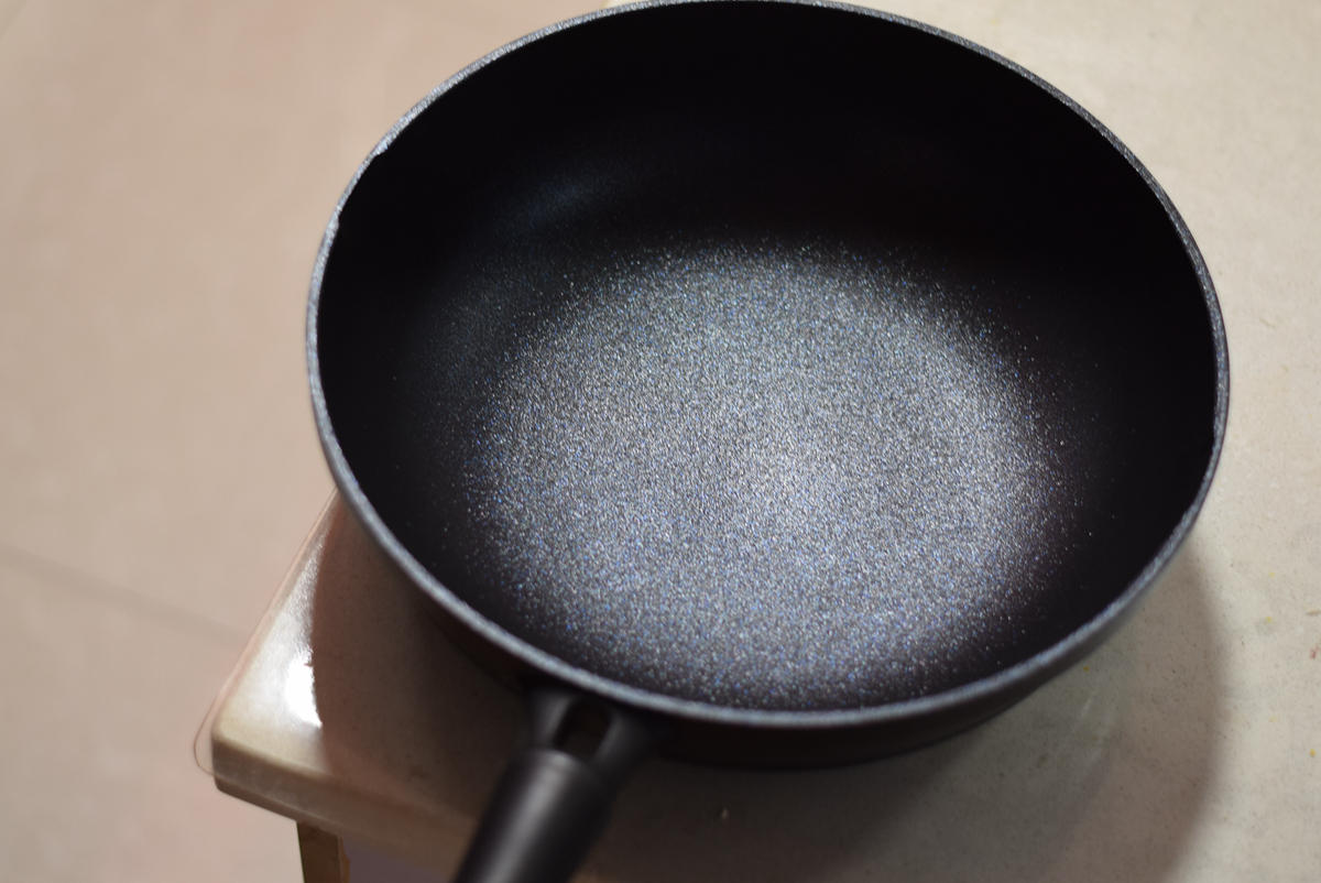 九阳大磨王不粘锅二代锅底掉皮,九阳大磨王不粘锅无油煎蛋