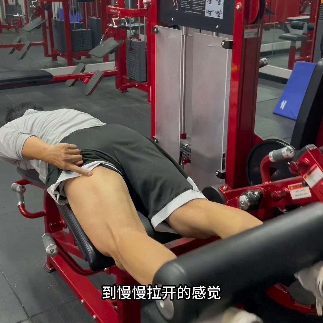 固定器械与自由器械训练的区别,固定器械一次训练用几个