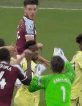 男足战术笑死对手,中国男足爆笑名场面握手