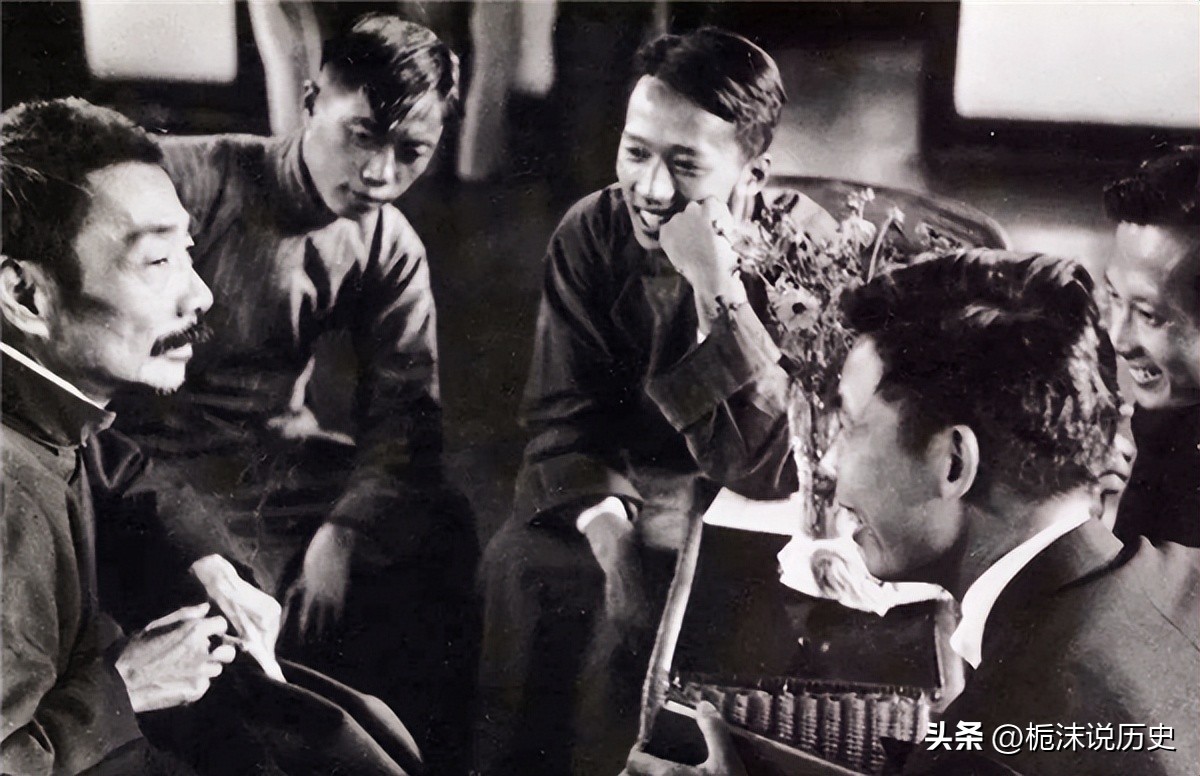 鲁迅玩伴闰土：57岁病逝后，留下5子，如今后代完成华丽转变