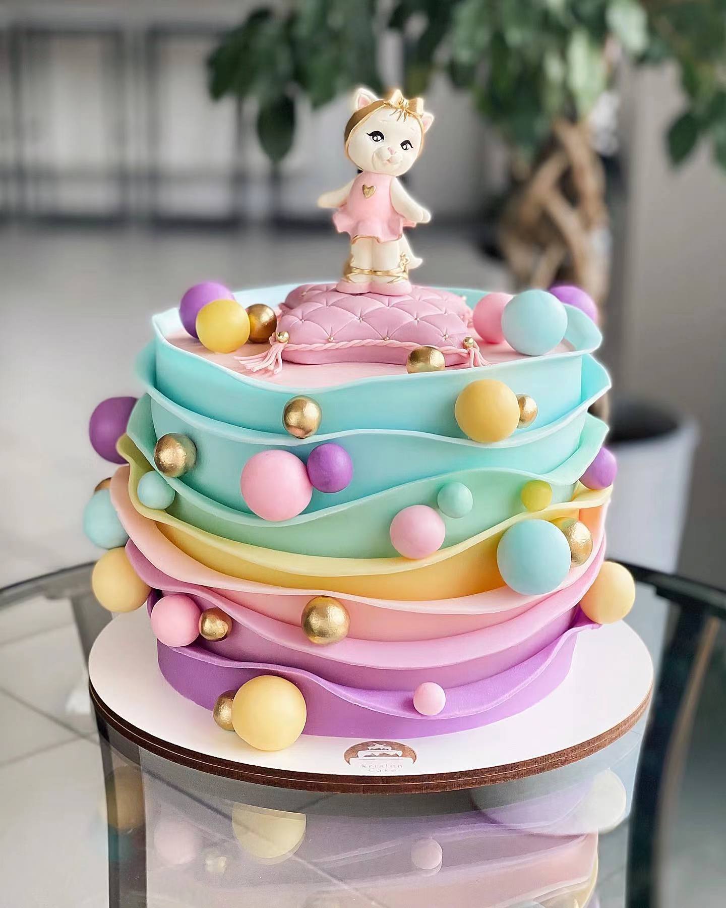 今天给大家做一款好看的蛋糕造型,美味又高颜值的蛋糕造型充满创意