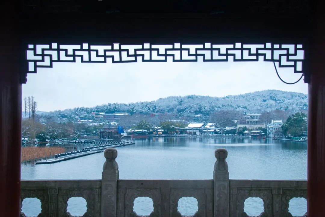 下雪适合拍什么大片,下雪到雪里面拍照片怎么拍最好看