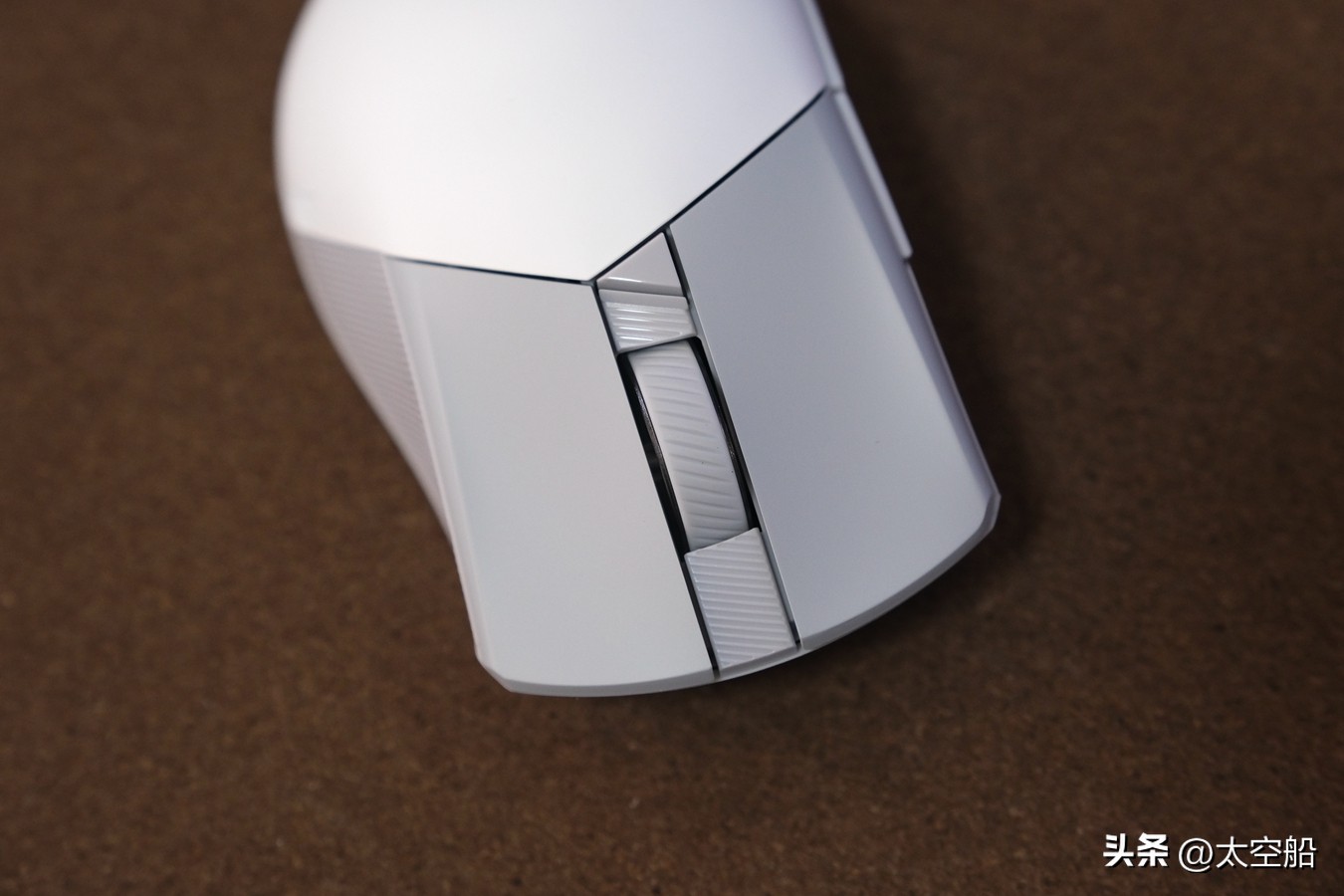 rog月刃无线鼠标aimpoint36k开箱,rog魔刃3鼠标评测