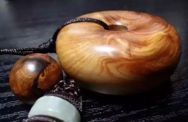 佛手雕件的寓意和象征,翡翠常见的雕件及寓意