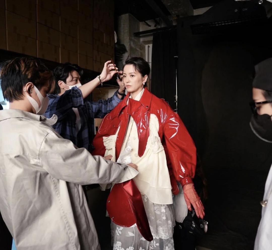 23年前背负“小三”骂名落入低谷，如今又成“赢家”？