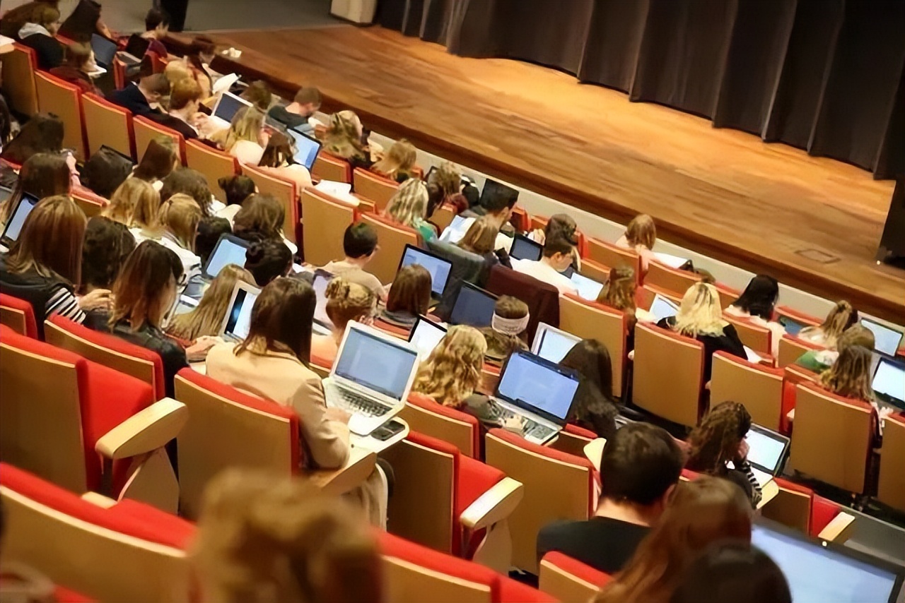 法国的公立大学，好在哪里？