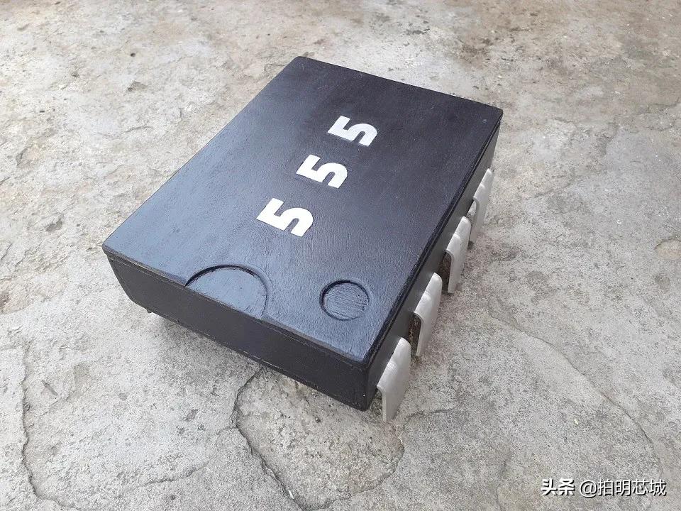 555芯片定时器工作原理,555定时器构成单稳态触发器