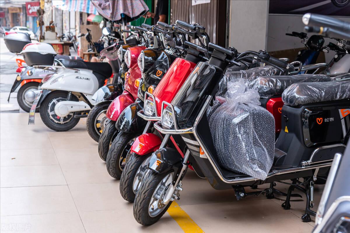 不知道电动车有没有充满还能充吗,电动车充满电多久不拔伤电池