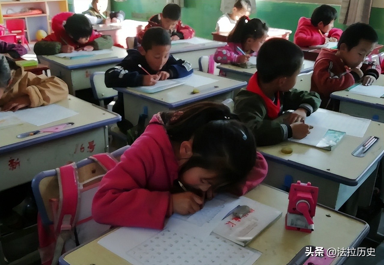 告别了“梓涵”时代，新一批“怪名”来袭！老师：别再整活了