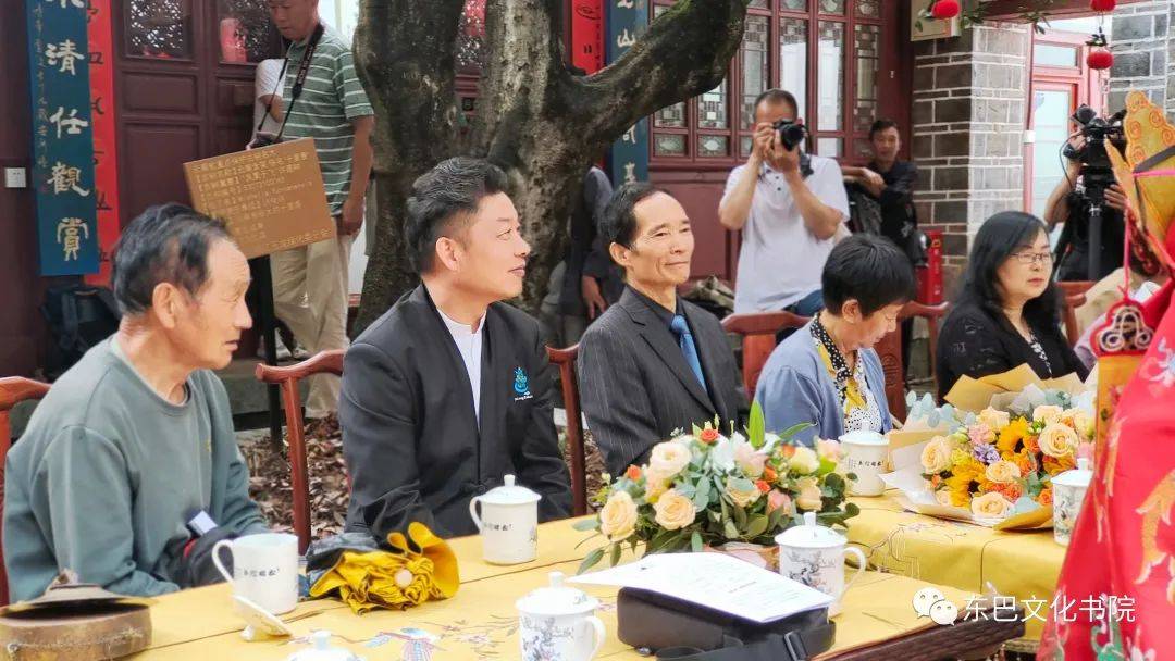 白庚胜为玉龙文笔东巴文化书院揭牌并担任名誉院长