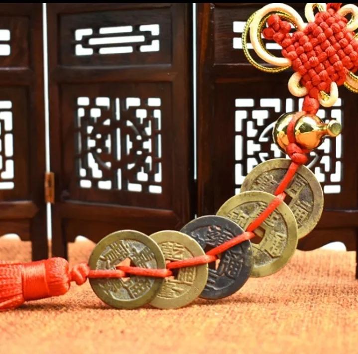 枕下放三物聚财,俗话说枕头底下放三物