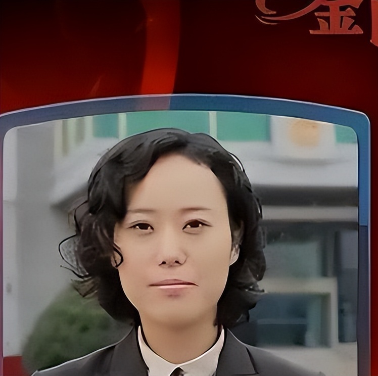 上海美女巨贪金英丽,被三名富商共享,随身携带生计用品方便开房