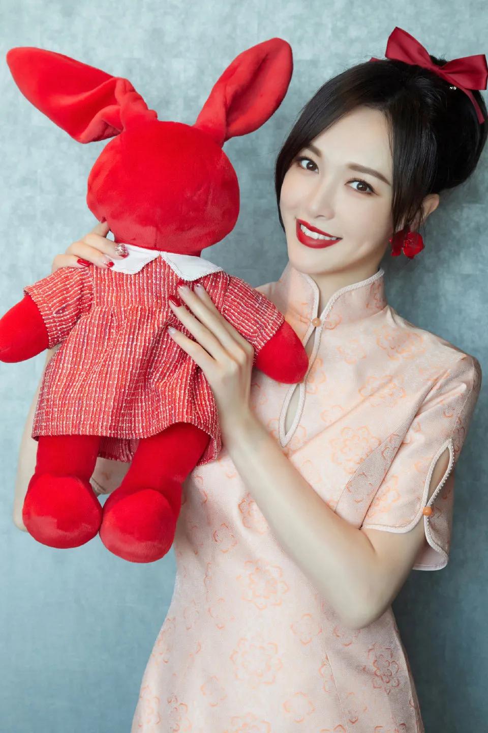 杨幂和赵丽颖百花迎春,杨幂赵丽颖百花送祝福