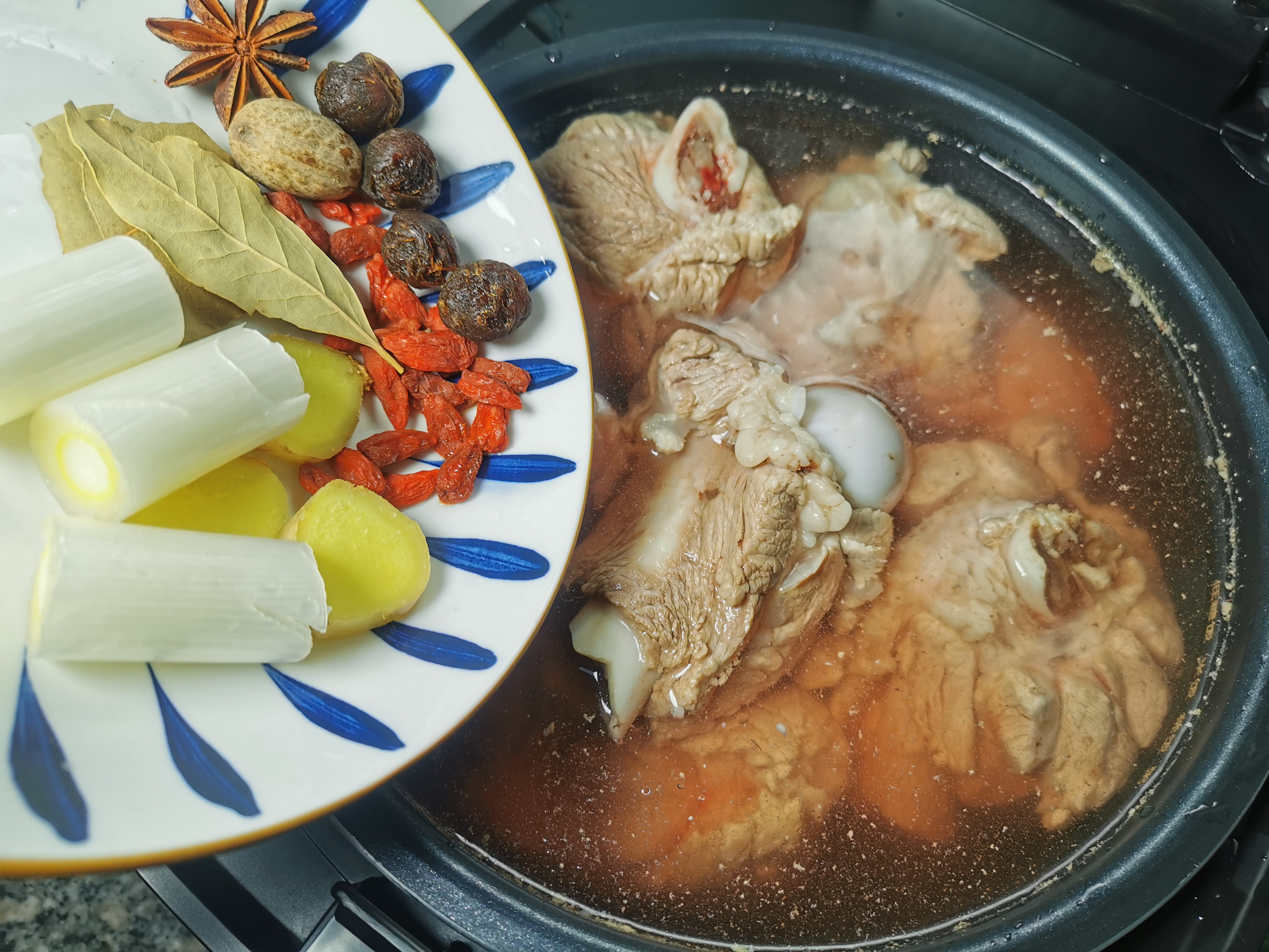 清炖大骨头怎么炖又烂又嫩,如何炖大骨头好吃汤好喝