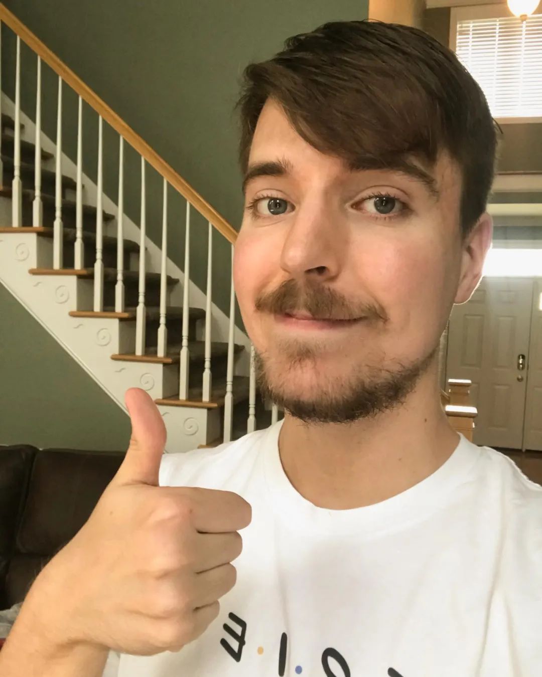 美国网红用一个月时间挣一百万,美国网红10000美金