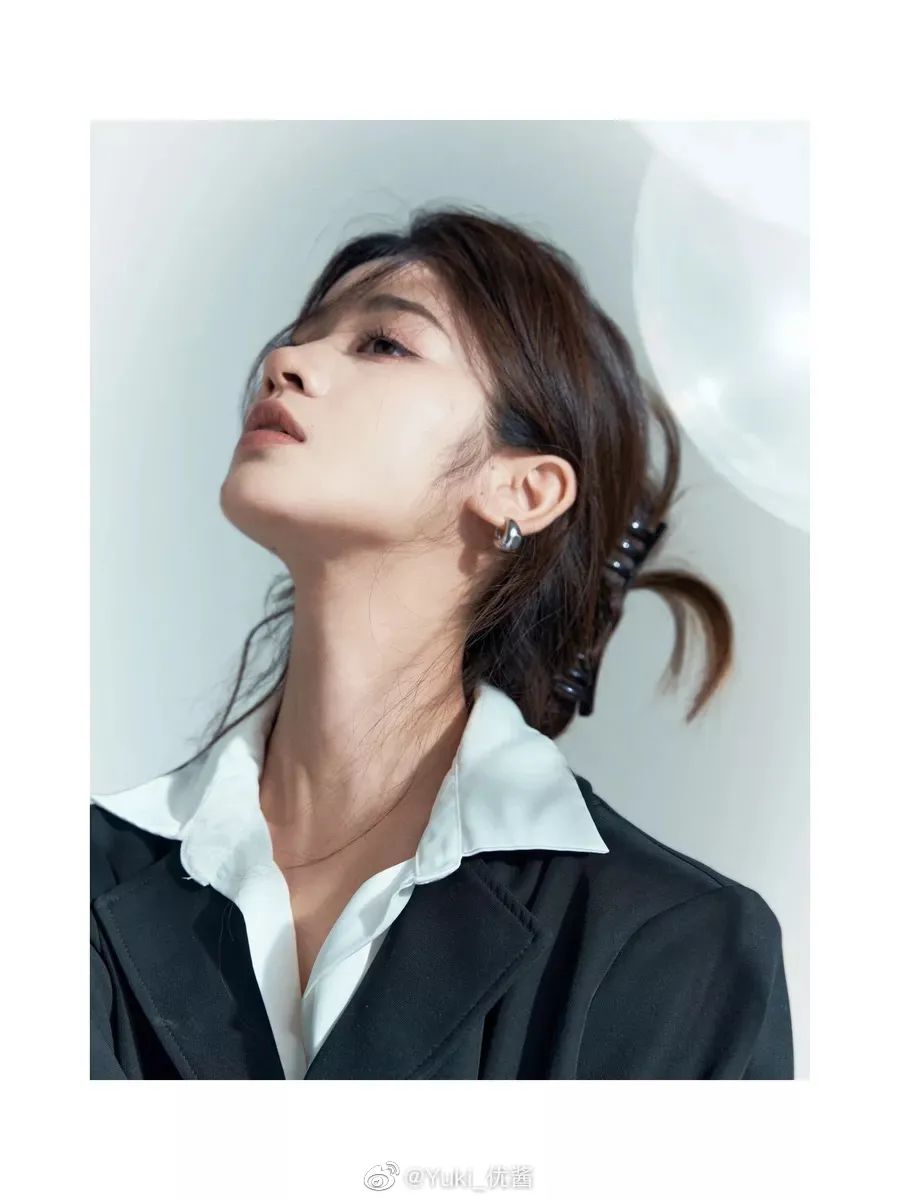 波浪卷发简单编发,人鱼微卷编发造型