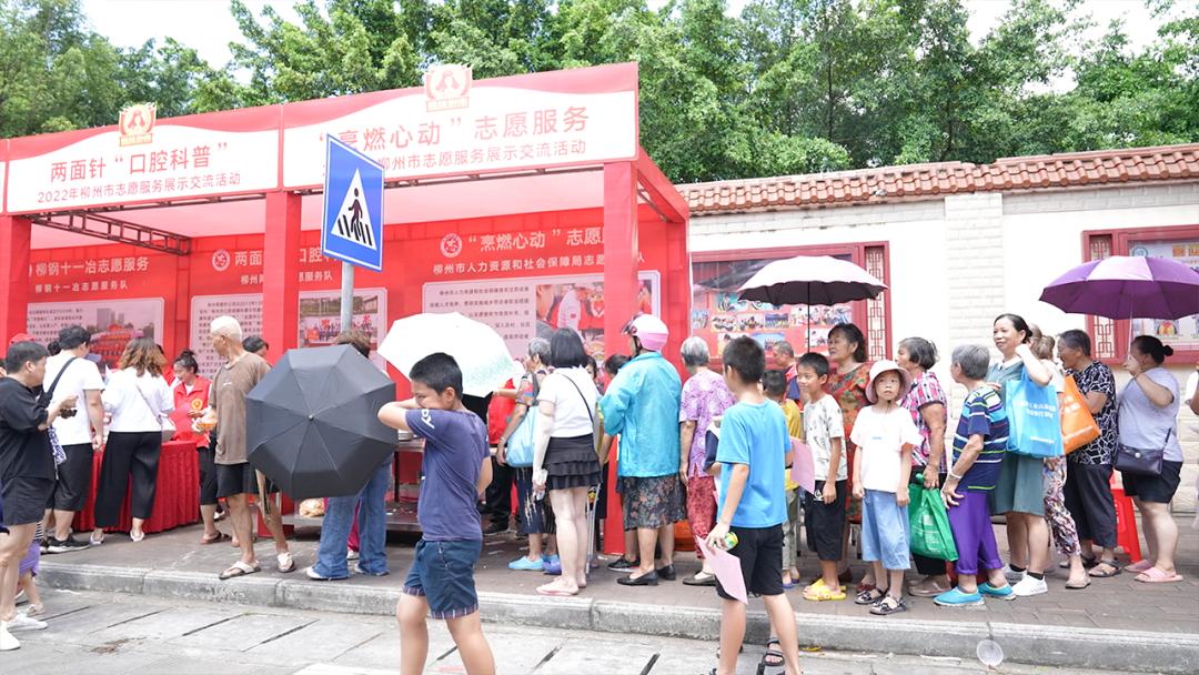 现场制作柳州螺蛳粉~跟着人社君看看这场志愿服务活动