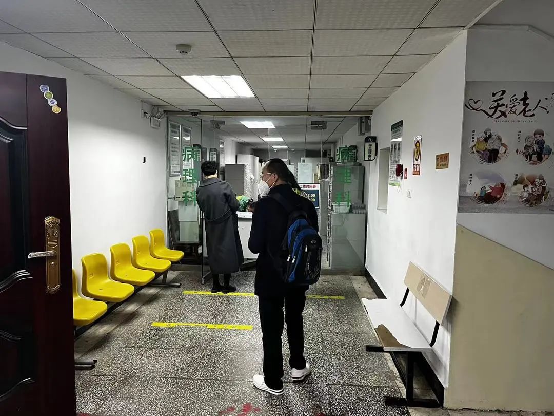 知知观察·身边的新兴职业（一）｜贵阳陪诊师：游走在刚需与质疑中的“临时家人”