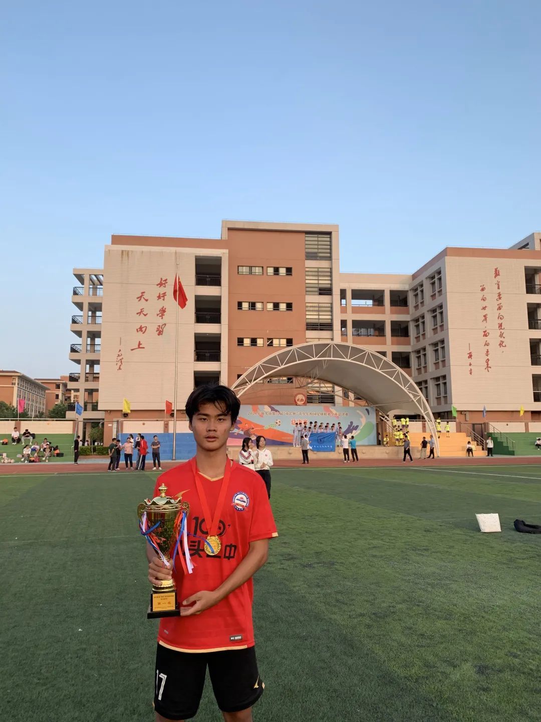 校园足球|汕头市第二中学黄鑫跃、郑铠敏：只有团队的赢才是赢