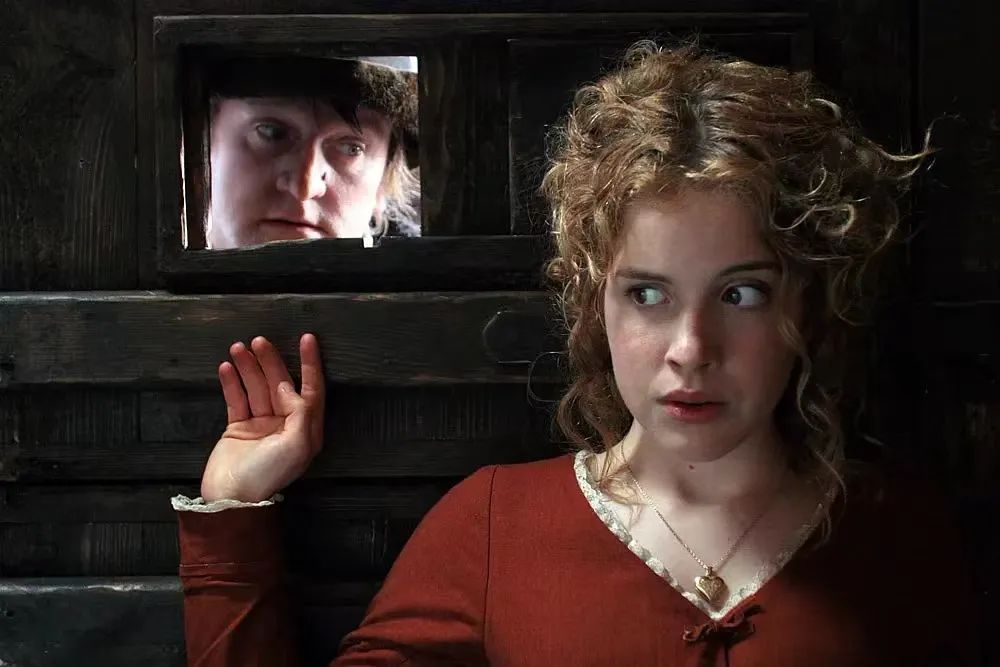 阴谋与爱情讲的什么,爱情是一场无妄之灾