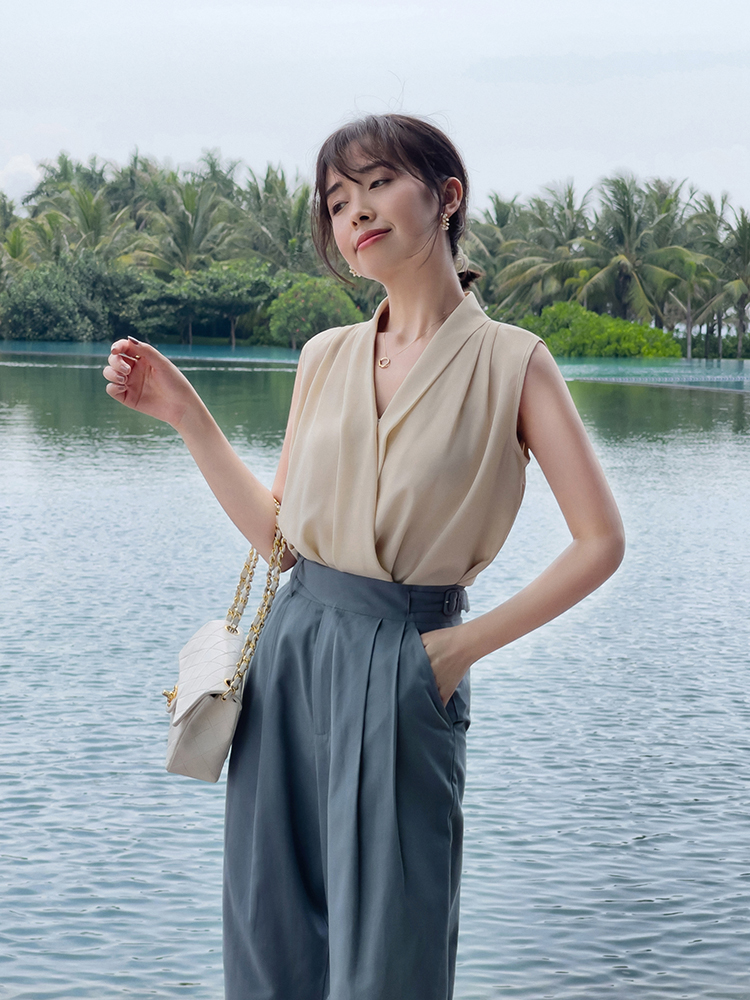 女生穿什么不显肩宽背厚,显肩宽女生穿搭秋季推荐